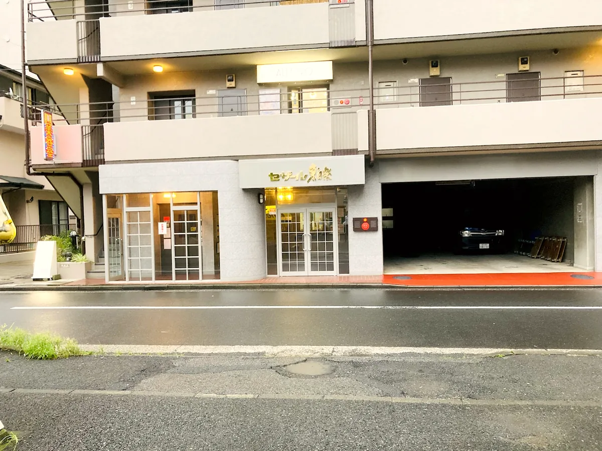 事務所が入る建物(セザール東白楽)の入口